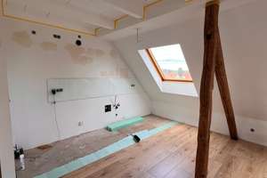 * Schicke Dachwohnung , Bus vor der Haustür direkt zur Innenstadt  - ID 6710 * – Goppelner Str. 13, 1219 Leubnitz-Neuostra, Dresden – Vorschaubild 3