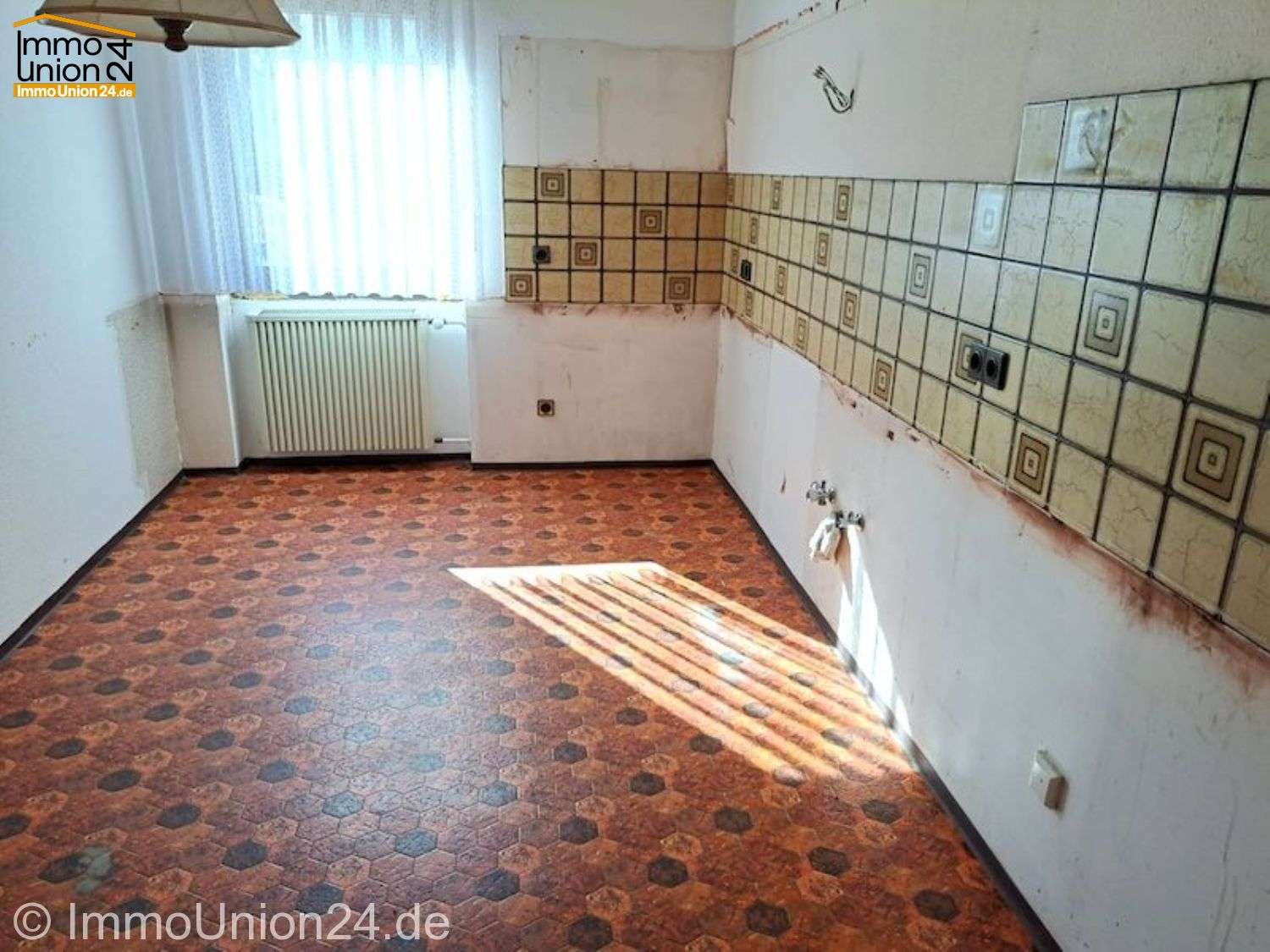 Immobilie in Spalt - TOP 220 qm Ein- Zweifamilienhaus mit Ausbaureserve im Dachgeschoss und 2 Garagen auf 1.320 qm Grund - Bild 5