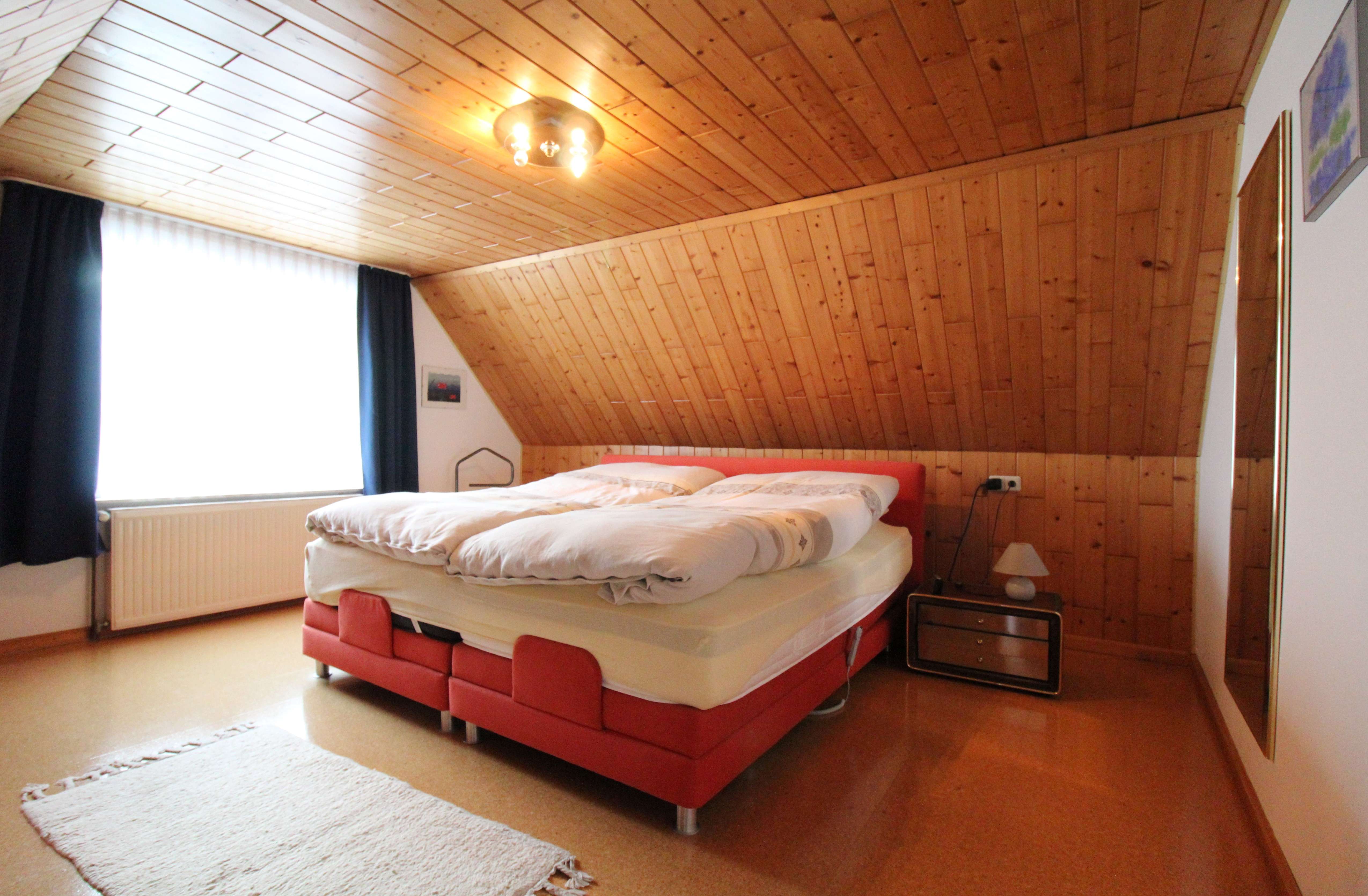 Immobilie in Westoverledingen - Großes Wohnhaus mit ca. 75m² Wintergarten inkl. Schwimmbad mit zwei Garagen und vielen Extras! - Bild 2