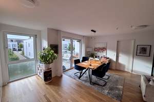 Moderne 4-Zimmer-Wohnung mit sonnigem Balkon und hochwertiger Ausstattung und EBK
