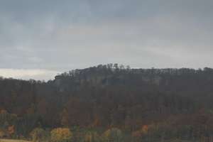 Preiswerter Blick auf die Burgen und den Hohenstein mit vielen Nebenflächen, Garage und Garten! – Die vollständige Adresse der Immobilie erhältst du vom Anbieter., 31840 Hessisch Oldendorf – Vorschaubild 2