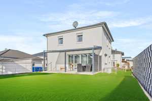 Provisionsfrei – Helles, familienfreundliches Haus mit Garten und Einliegerwohnung in gutem Zustand – Emmendingen (Kreis) – Vorschaubild 1