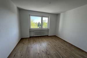 Familie aufgepasst -  helle 3 Zi.- Whng. -  Wannenbad  - Sonnenbalkon - Duisburg – Graf-Bernadotte-Str. 11, 47228 Bergheim, Duisburg – Vorschaubild 6