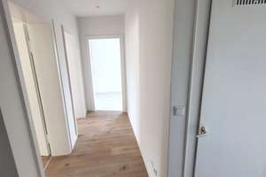 Lichtdurchflutete 2-Zimmer-Wohnung mit Balkon und modernem Bad! – Lindenstraße 35, 38448 Vorsfelde, Wolfsburg – Vorschaubild 2