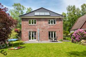 Villa im Stil der Hamburger Kaffeemühle mit Endenergiebedarf A+ – Die vollständige Adresse der Immobilie erhältst du vom Anbieter., 22397 Wohldorf-Ohlstedt, Hamburg – Vorschaubild 2