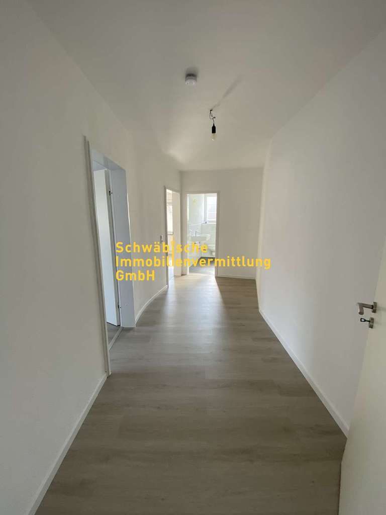 Immobilie in Markgröningen - Zentrale 3-Zi.-DG-Wohnung in Markgröningen | modernisiert & lichtdurchflutet - Bild 3