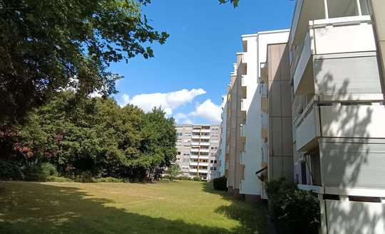 "Schwarzer Berg": 4-Zimmer-Wohnung mit Garage und  Blick ins Grüne