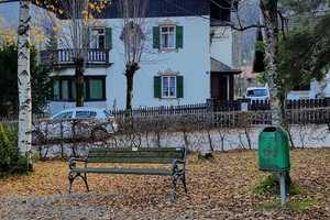 Achtung Liebhaber!  Eine stilvolle Landhaus-"Villa" möchte wieder im alten Glanz erstrahlen! – Dürnbachstraße 1, 83727 Miesbach (Kreis) – Vorschaubild 2