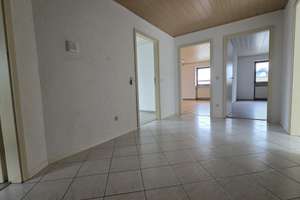 Helle und gut geschnittene DG (84 m², 4 Zimmer) in ruhiger Wohnlage – Regensburg (Keilberg) – Die vollständige Adresse der Immobilie erhältst du vom Anbieter., 93055 Brandlberg-Keilberg, Regensburg – Vorschaubild 2