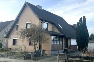 Preetz- Großzügiges und solides Einfamilienhaus mit vielseitig nutzbarem Anbau – Die vollständige Adresse der Immobilie erhältst du vom Anbieter., 24211 Preetz – Vorschaubild 1