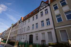 Neuer Bodenbelag, frisch saniert, Tageslichtbad mit Wanne – Wolfenbütteler Straße 28, 39112 Magdeburg – Vorschaubild 6