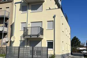 Kleine schöne Singlewohnung mit großer Dachterrasse u. Garage zu verkaufen.