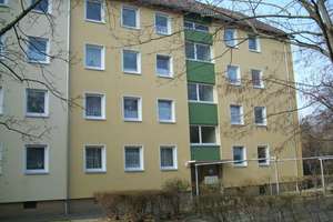 3-Zimmer-Wohnung mit Balkon und Wannenbad