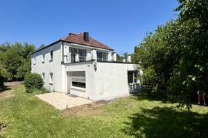 Rarität am Siebentischwald - Freistehendes Haus in einzigartiger Lage mit Bachlauf – Die vollständige Adresse der Immobilie erhältst du vom Anbieter., 86179 Haunstetten-Nord, Augsburg – Vorschaubild 2