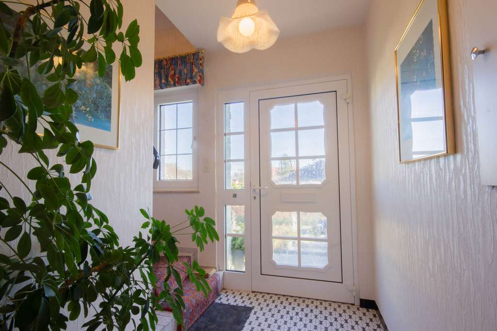 Immobilie in Ense - Zentral gelegenes, solides Wohnhaus auf großem Grundstück in Ense-Höingen - Bild 1