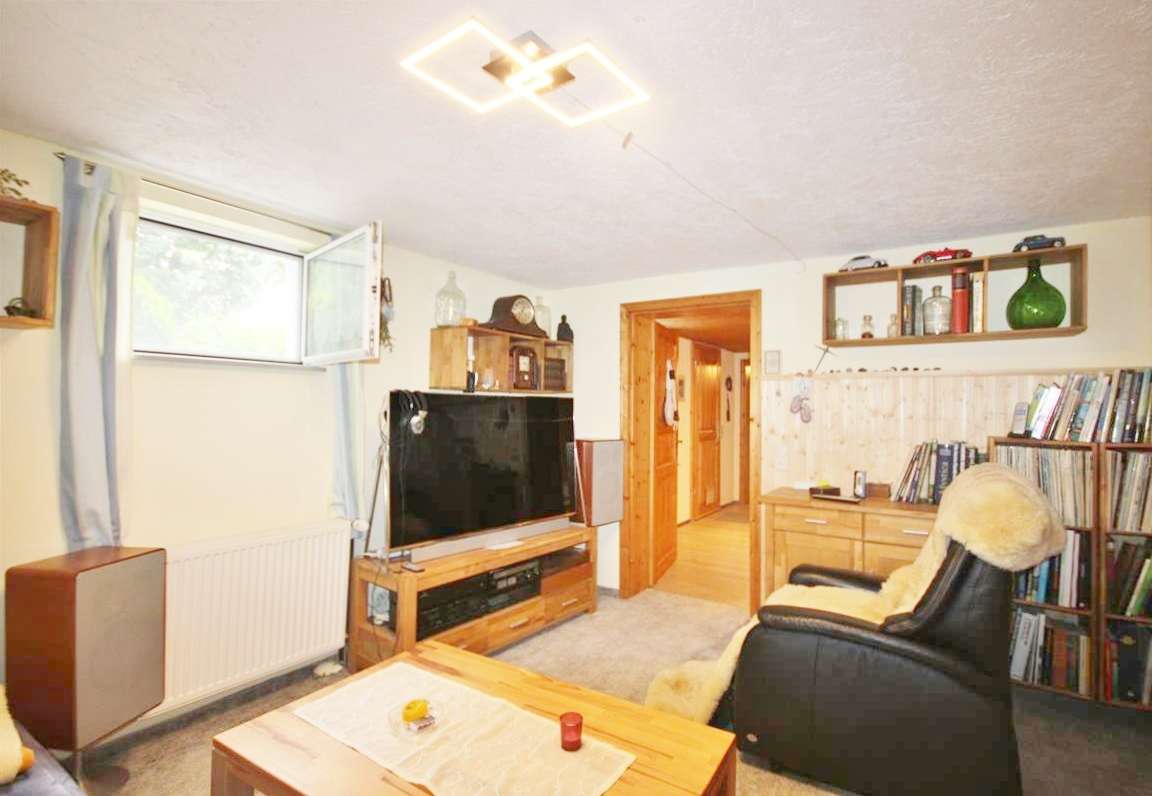 Immobilie in Hinterschmiding - "Für Menschen, die das Besondere lieben"
Liebevolles Unikat mit 2 Garagen, großzügigem Grundstück u - Bild 12