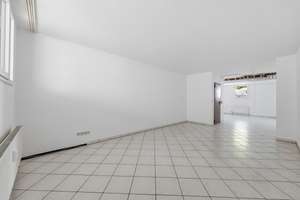 115 m² Wohn-/Nutzfläche -  Einladende 2,5-Zimmer-Maisonettewohnung mit großzügigem hellem Hobbyraum – Die vollständige Adresse der Immobilie erhältst du vom Anbieter., 80997 Allach, München – Vorschaubild 10