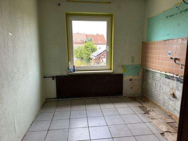 Immobilie in Miesitz - Wohnen auf einer Ebene - Großer sanierungbedürftiger Bungalow mit viel Potenzial - Bild 5