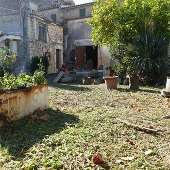 DORFHERRHAM MIT GARTEN AUS DEM 17. JAHRHUNDERT.