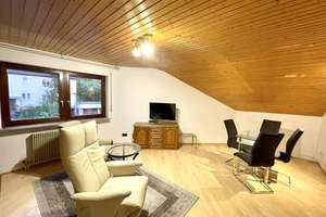 Geschmackvolle Dachgeschosswohnung mit zwei Räumen und Einbauküche in Reutlingen-Sondelfingen