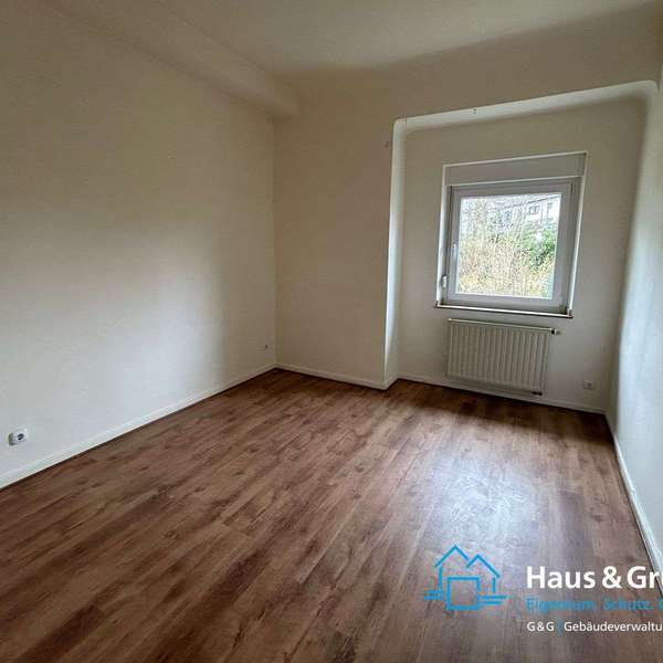 *** sehr schöne und große Altbau-3 Zimmer-Wohnung mit Balkon und Garage, Soers ***