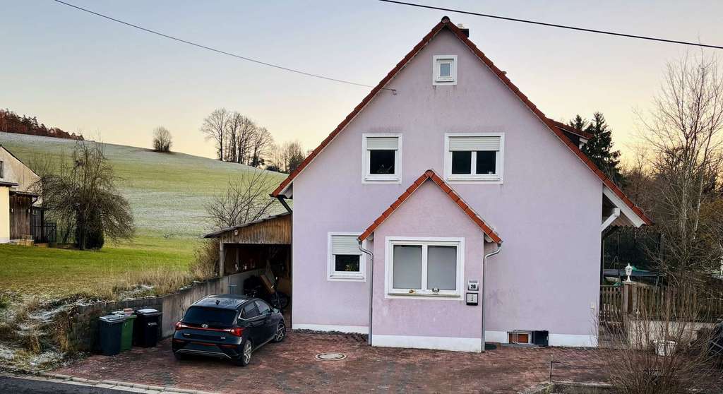 Immobilie in Vilseck - Charmantes Einfamilienhaus in ruhiger Traumlage – ideal für Familien & Naturliebhaber - Bild 0