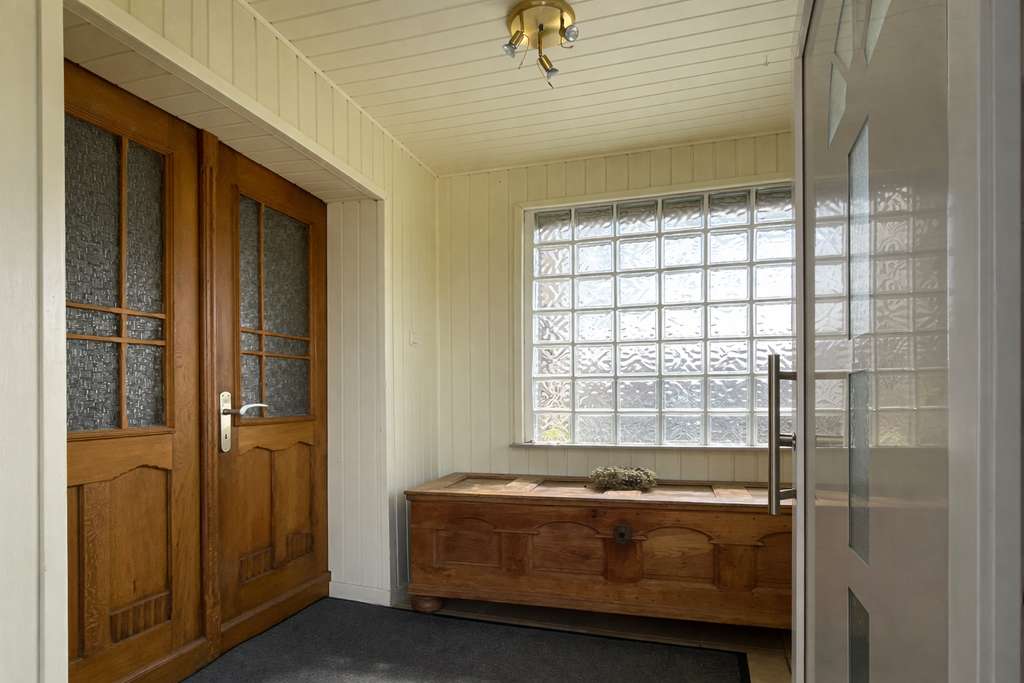 Immobilie in Waldeck - Großzügiges Zweifamilienhaus nahe Edersee mit großem Garten und Ausbaupotenzial - Bild 2