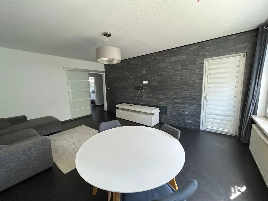 Geräumiges Wohnzimmer
