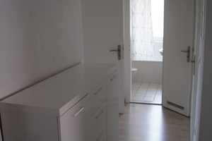 Schöne 3-Zimmer-Wohnung mit Balkon/Blick ins Grüne,Einrichtung bei Bedarf ohne Abstand zu übernehmen – Isernhagener Straße 61, 30163 Hannover – Vorschaubild 3