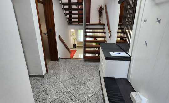 Hochwertig ausgestattetes, stilvolles Reihenmittelhaus in Dettingen an der Erms (Buchhalde)