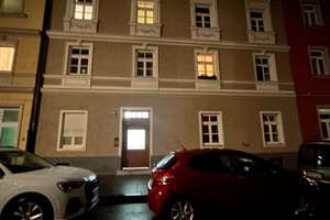 Au Isarnähe:  Total sanierter Altbau 3 Zi. + Wohnküche mit Balkon zum Innenhof – Boosstraße 9, 81541 Untere Au, München – Vorschaubild 1