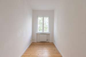 Ankommen und wohlfühlen - gepflegter Altbau, saniert 2022, Schlafzimmern zum ruhigen Innenhof – Reichstrasse 30, 14055 Westend, Berlin – Vorschaubild 9