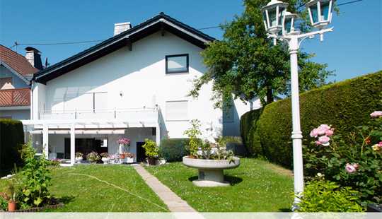 Bild von Usingen: Modernes EFH für große Familien/ Mehrgenerationenhaus mit max. 9 Zimmern und großer Garten