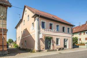 MFH mit 5 Wohneinheiten, Gewerbe & Entwicklungspotenzial – zentral gelegenes Investment – Die vollständige Adresse der Immobilie erhältst du vom Anbieter., 88361 Altshausen – Vorschaubild 1
