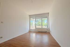 WUNDERSCHÖNER AUSBLICK! HELLE 2-ZIMMER WOHNUNG! PROVISIONSFREI! – Mariendorfer Weg 39b, 12051 Neukölln (Ortsteil), Berlin – Vorschaubild 4