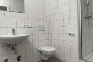 große Wohnung mit 3 SZ | sonniger Balkon | Einbauküche | Aufzug | TG – Abelsbergstraße 26D, 70190 Ostheim, Stuttgart – Vorschaubild 9