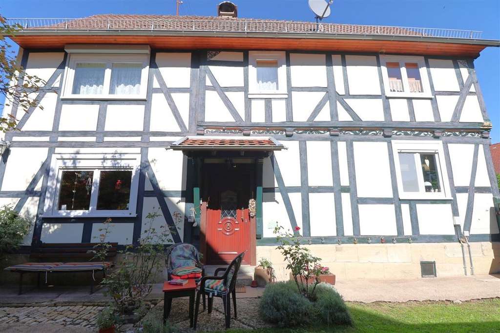 Immobilie in Wanfried - Charmantes Fachwerkhaus mit idyllischem Garten, Scheune und vielen Extras - Bild 1