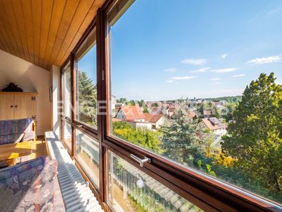 Wohnen mit Weitblick – großzügiges Einfamilienhaus in Split-Level-Bauweise mit Indoor-Pool und un...