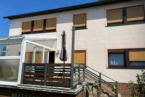 Gepflegtes Zweifamilienhaus in Froschhausen.Ideal für Familien, Mehrgenerationen oder Kapitalanleger