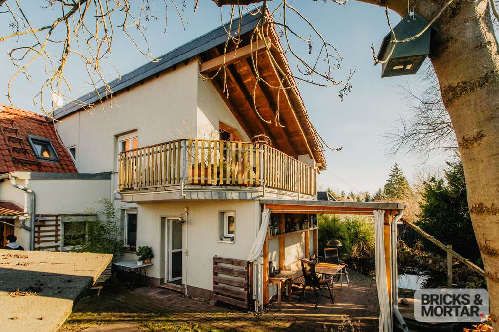 Immobilie in Schkopau - Charmantes Landhaus mit Einliegerwohnung, Studio, Sauna - ein Zuhause mit Charakter - Bild 1