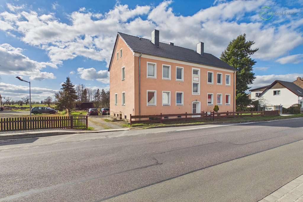 Immobilie in Hohenleipisch - Gepflegtes Mehrfamilienhaus mit 4 Wohneinheiten, Garagen und Ausbaupotenzial - Bild 0