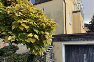 Stattlich Wohnen in Nürnberg: Wohnhaus mit Garagen und überdachter Pergola – teilweise vermietet – Die vollständige Adresse der Immobilie erhältst du vom Anbieter., 90409 Schleifweg, Nürnberg – Vorschaubild 3