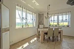 Mediterran Wohnen im modernen Haus mit Pool und Burgblick – Ahrweiler (Kreis) – Vorschaubild 6