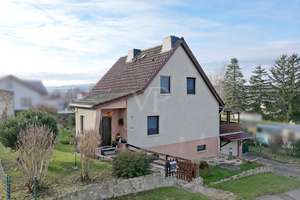 Freistehendes Einfamilienhaus mit großem Grundstück in ruhiger Lage – Die vollständige Adresse der Immobilie erhältst du vom Anbieter., 99444 Blankenhain – Vorschaubild 2