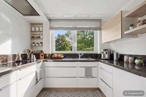 Großzügiges Wohnhaus mit Garten und drei Garagen direkt am Mittellandkanal – Die vollständige Adresse der Immobilie erhältst du vom Anbieter., 30655 Groß-Buchholz, Hannover – Vorschaubild 4