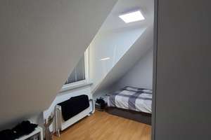 Von Privat: 2-Zimmer-Wohnung DG mit EBK und Stellplatz in Wiesbaden-Bierstadt – Am Wolfsfeld 28, 65191 Bierstadt, Wiesbaden – Vorschaubild 8