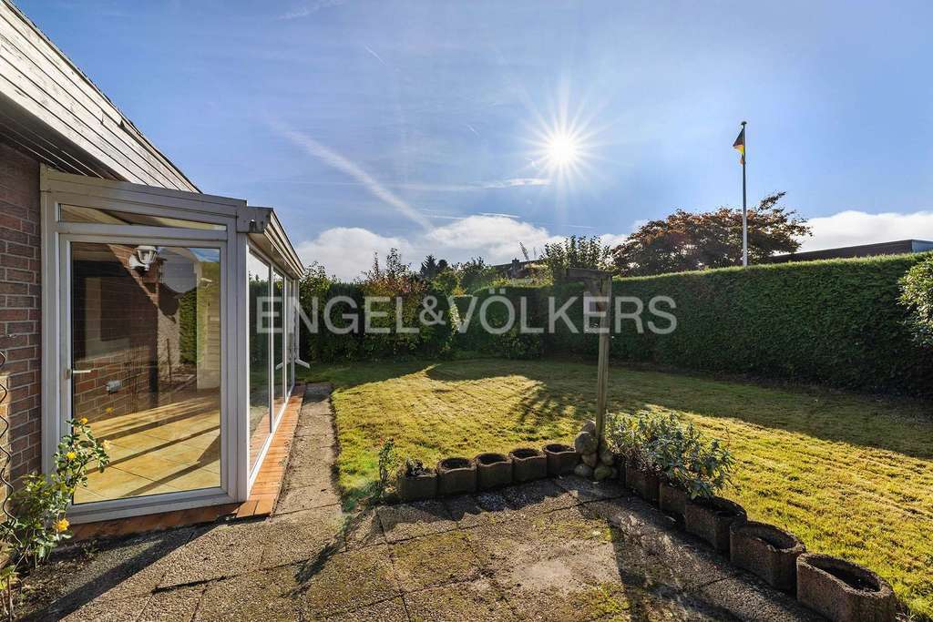 Immobilie in Henstedt-Ulzburg - Endbungalow mit AKN-Anbindung und Entwicklungspotenzial - Bild 2