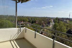 Helle 3-Zimmer-Wohnung mit Fernblick, Balkon & 2 Bädern