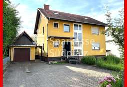 Einfamilienhaus mit Garage
