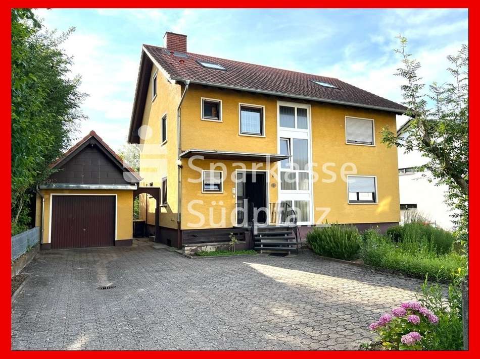 Einfamilienhaus mit Garage